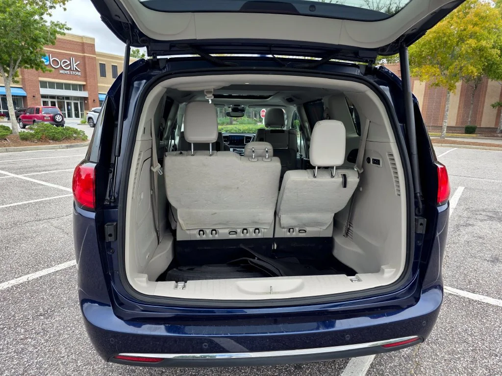 Used 2017 Blue Chrysler Limited image 33