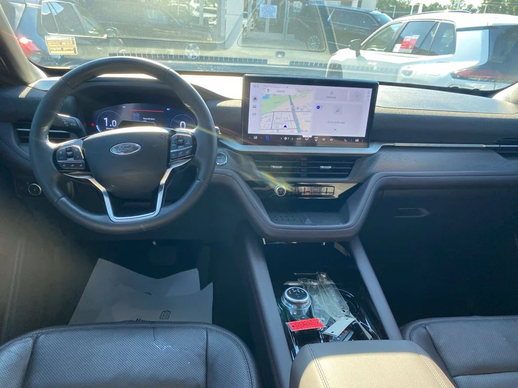 Used 2025 White Ford Platinum image 9