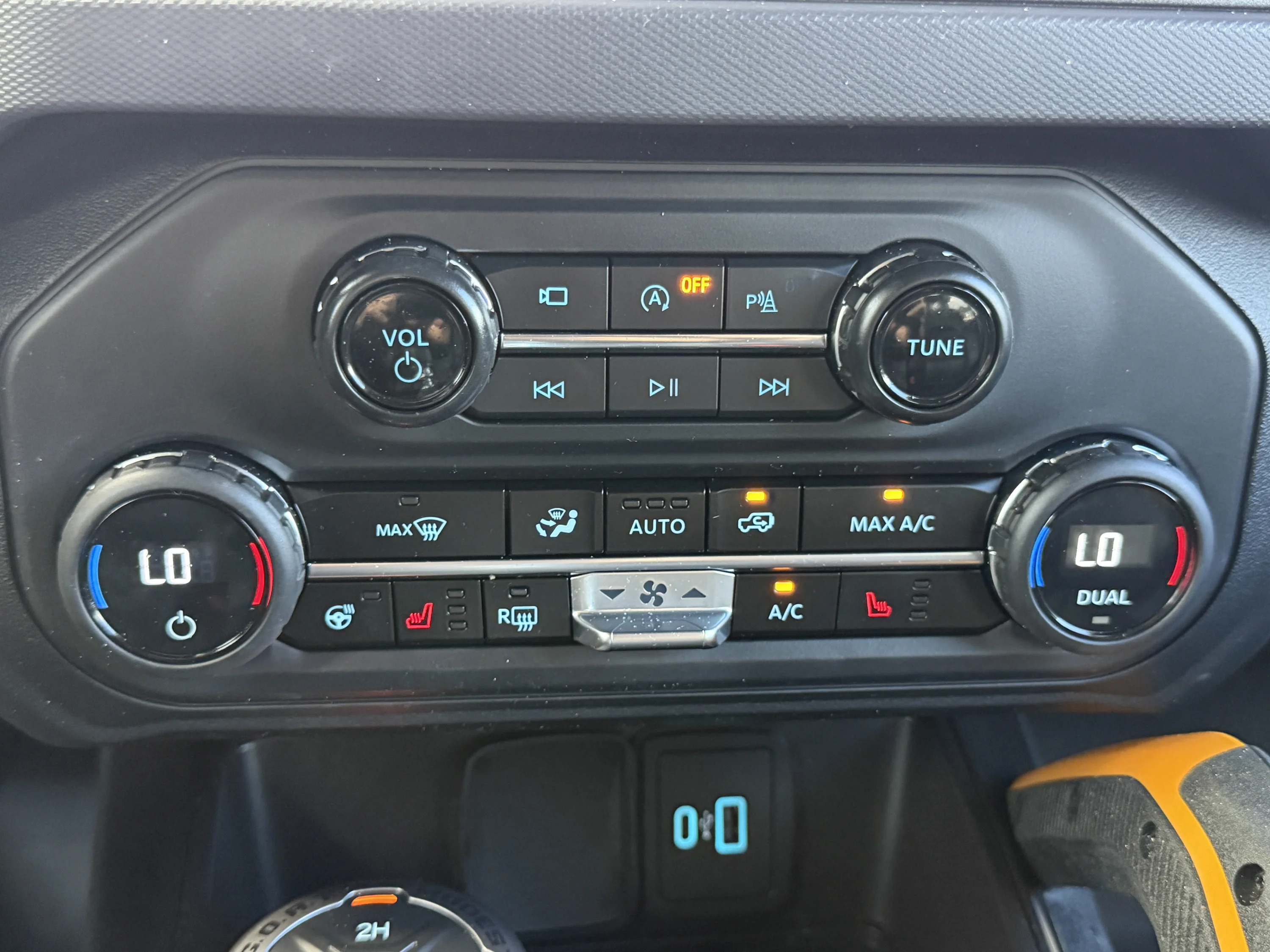 Used 2024 Carbonized Gray Metallic Ford Badlands image 33