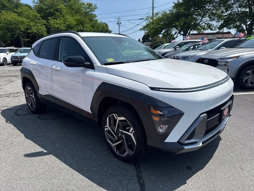 Used 2026 White Hyundai SEL Premium image 3