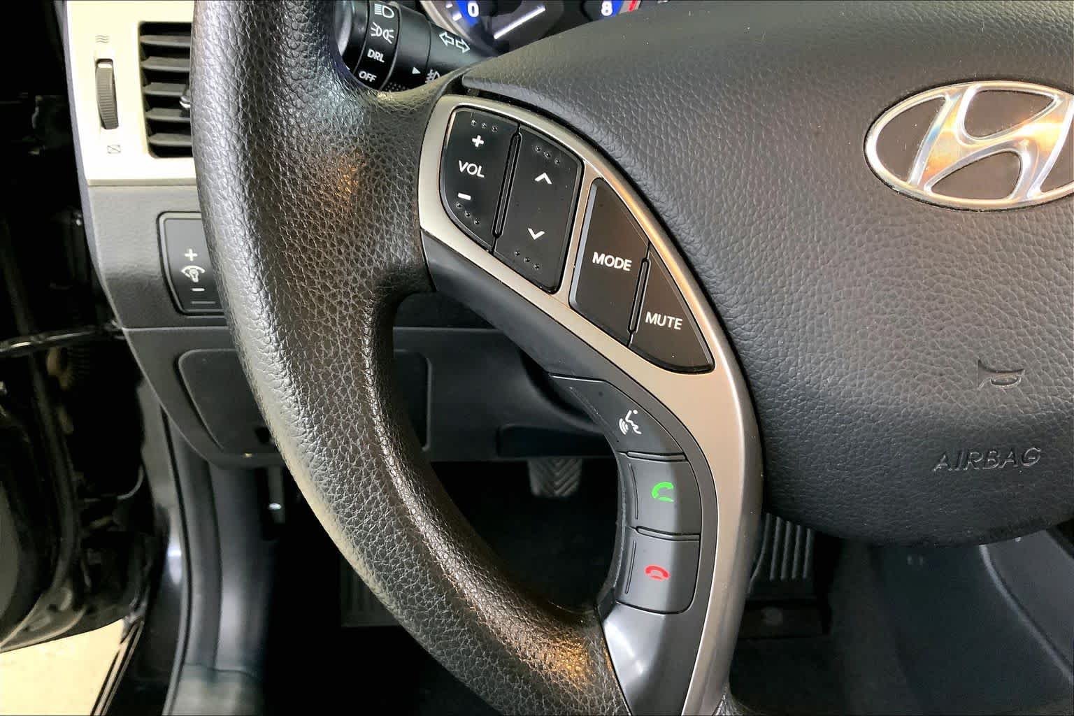 Used 2014 Black Noir Pearl Hyundai  image 23