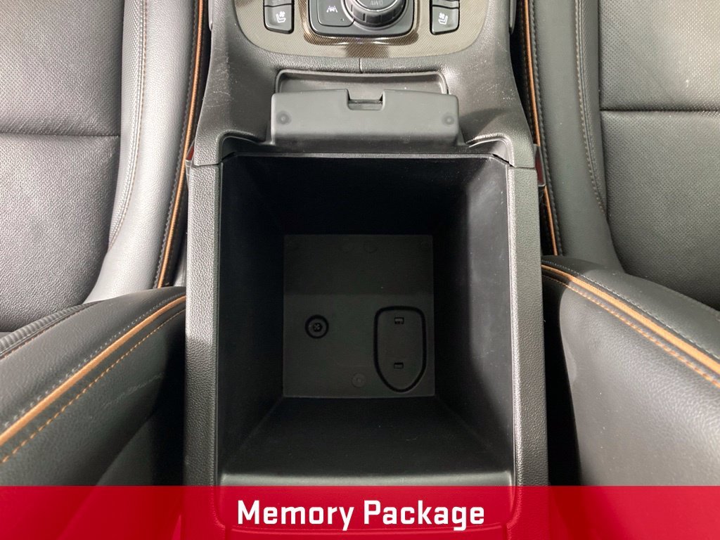 Used 2022 Summit White GMC AT4 image 12