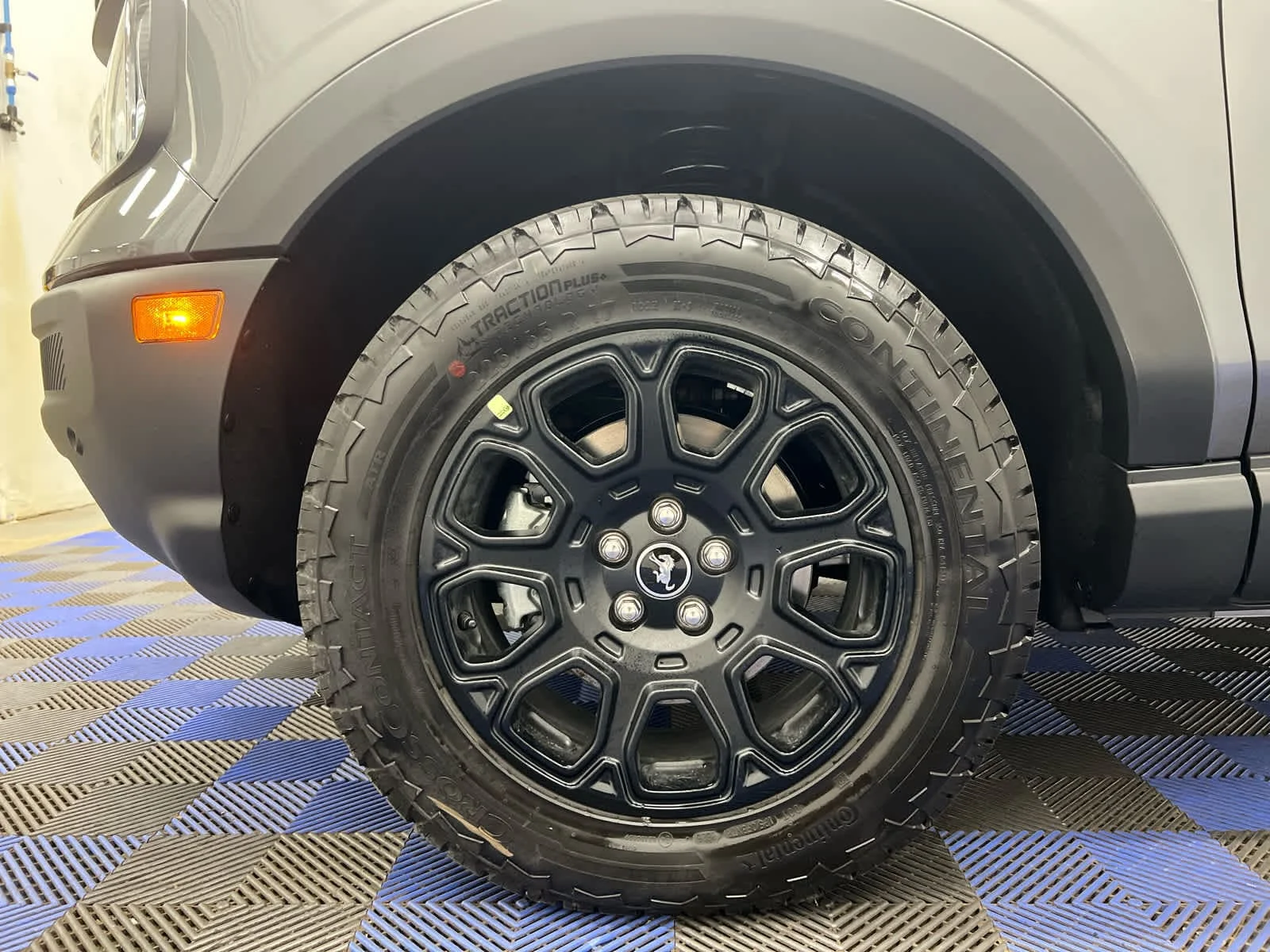 New 2026 Carbonized Gray Metallic Ford Badlands image 4