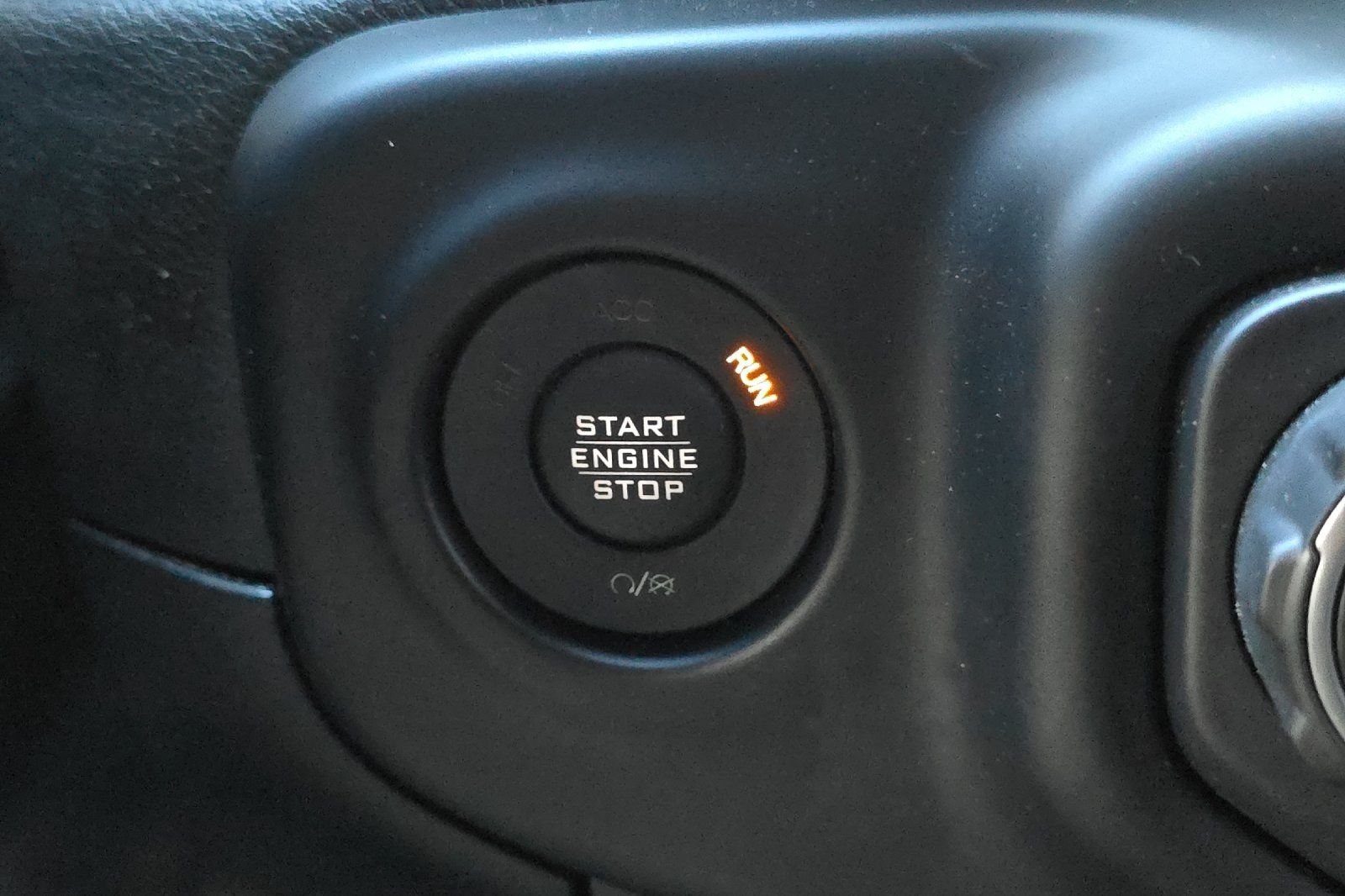 Used 2020 Silver Jeep Sport image 24