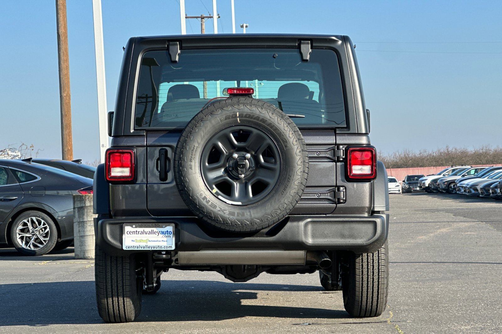 New 2026 Granite Crystal Metallic Clearcoat Jeep Sport image 5