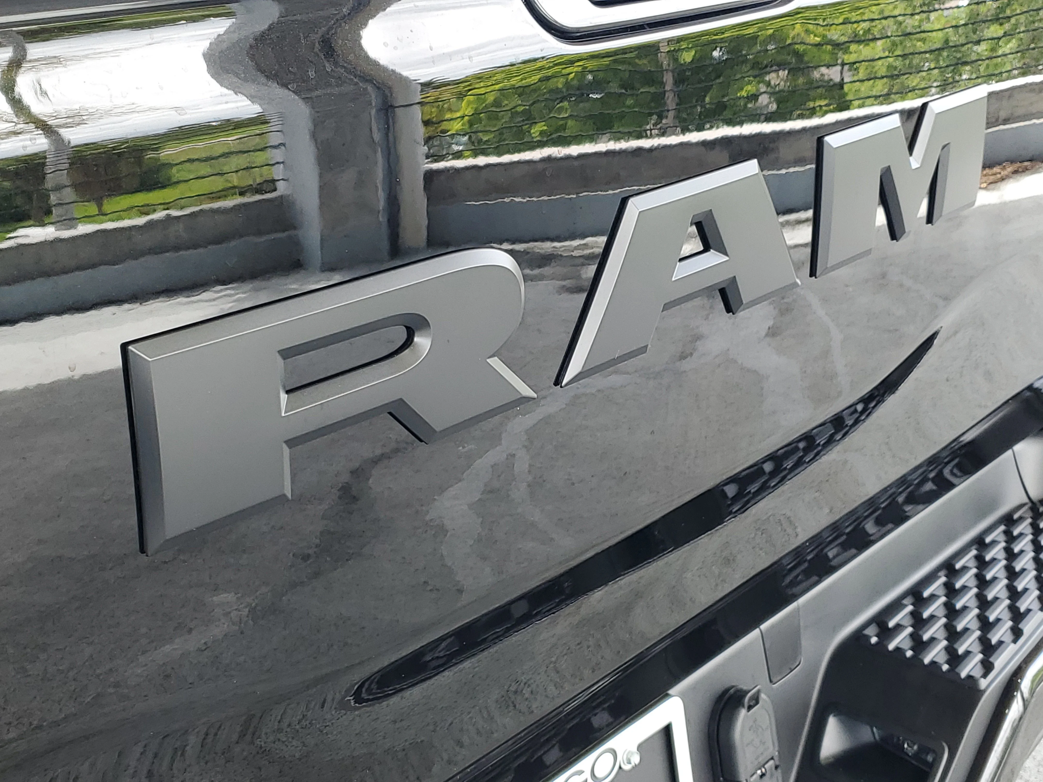New 2026 Diamond Black Crystal Pearl-Coat Exterior Paint RAM Big Horn image 6