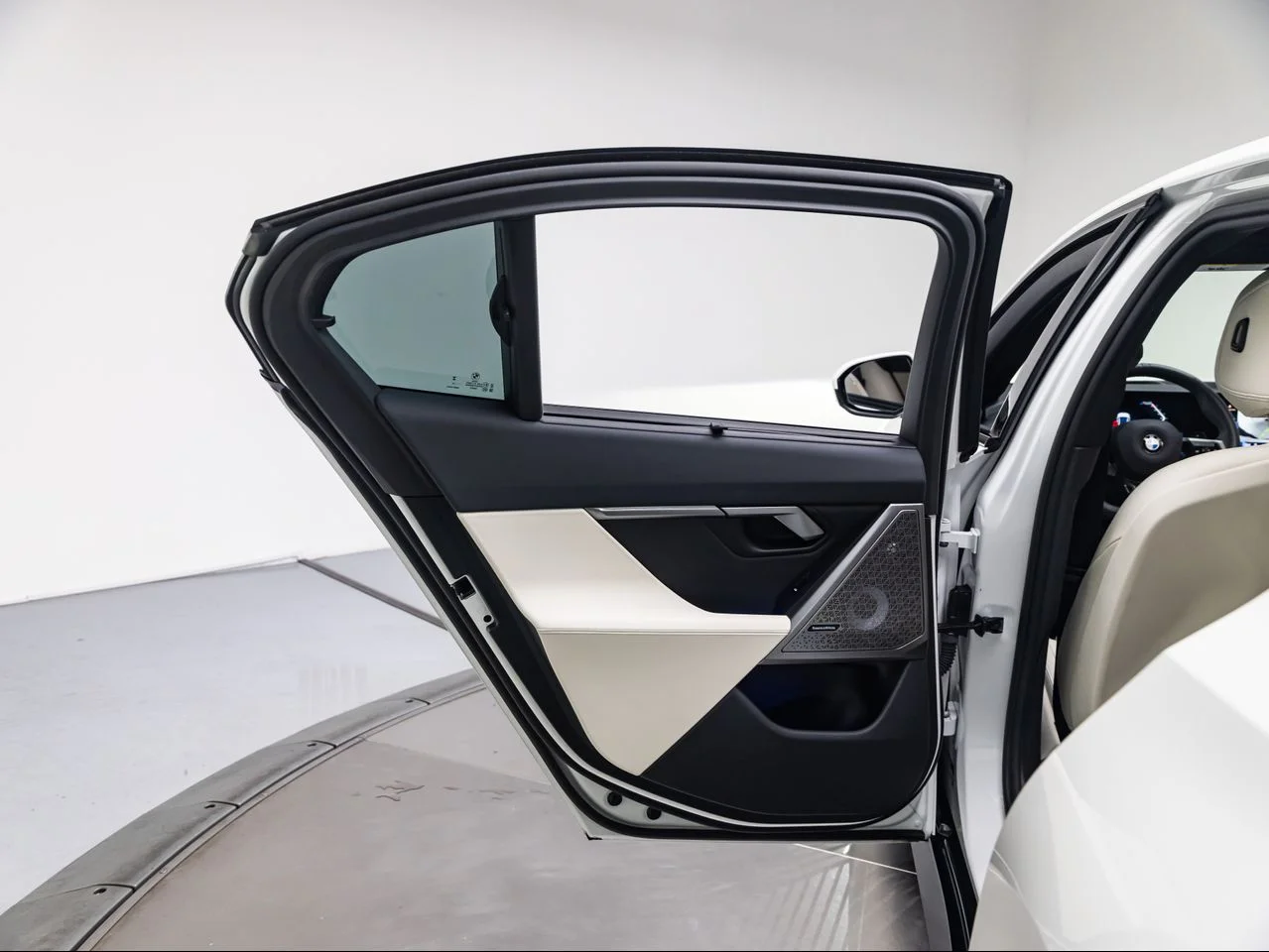 Used 2024 Mineral White Metallic BMW xDrive image 26