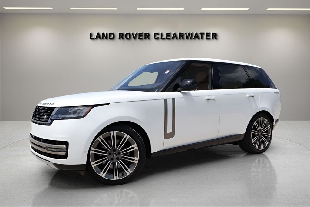 Used 2023 White Land Rover SE image 1