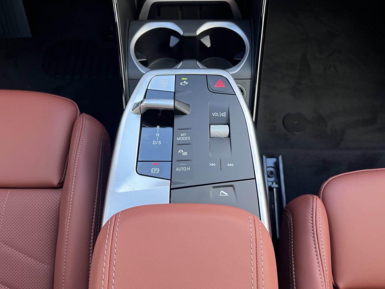 Used 2026 Cape York Green Metallic BMW xDrive28i image 28