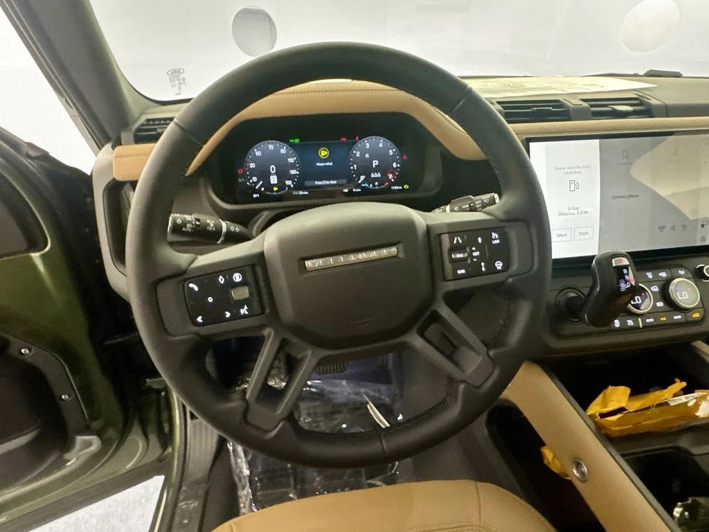 New 2026 Woolstone Green Land Rover X-Dynamic SE image 11