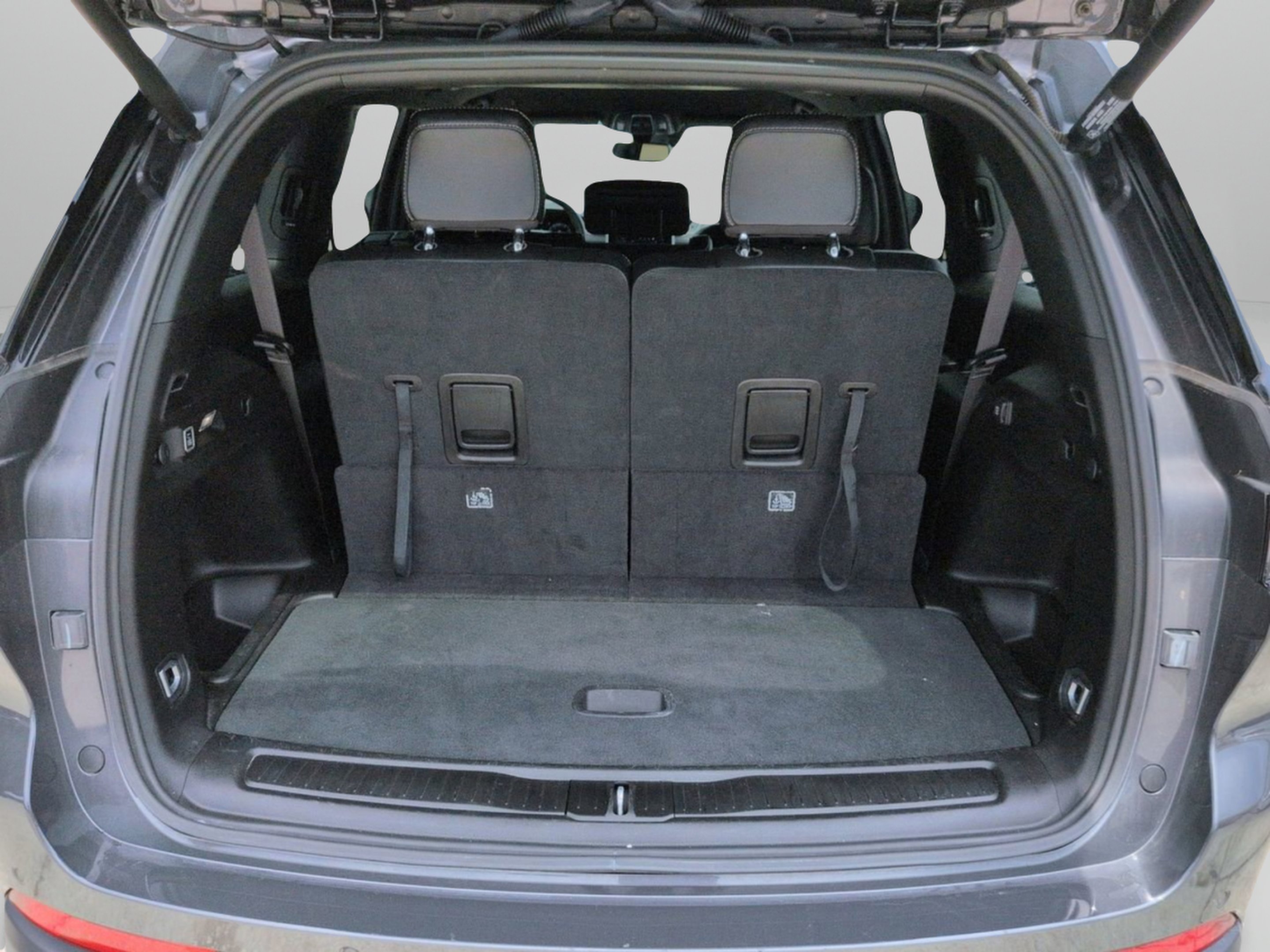 Used 2024 Baltic Gray Metallic Clearcoat Jeep Altitude image 10