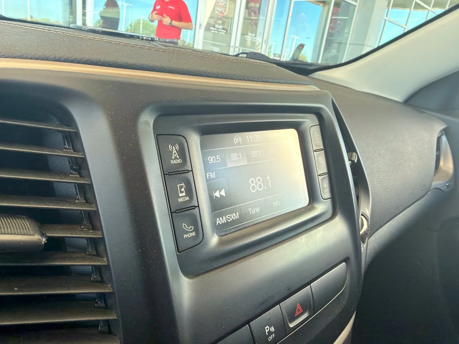 Used 2016 White Jeep Latitude image 9