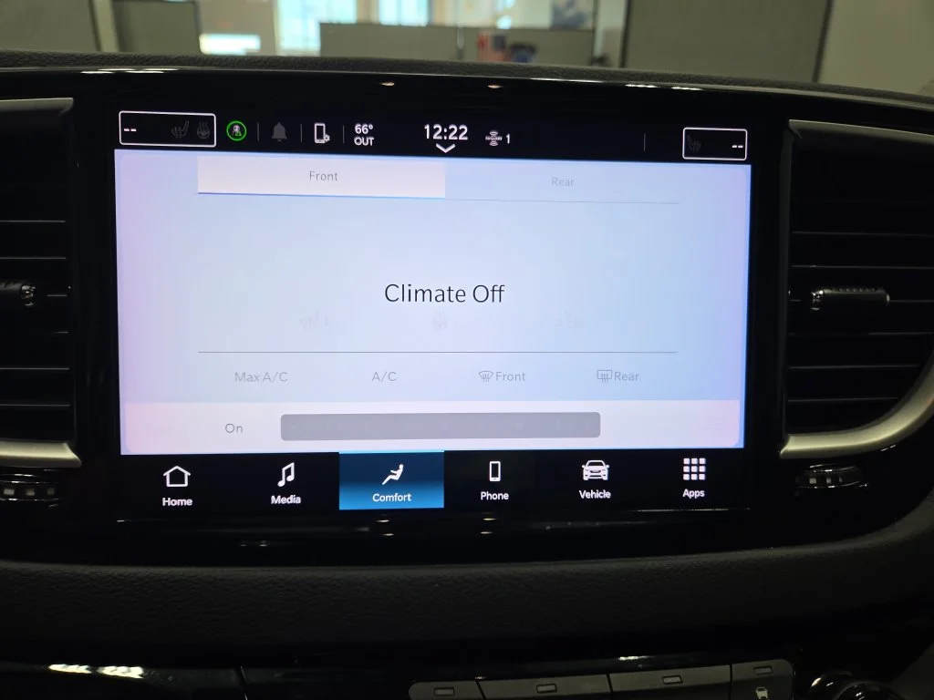 Used 2023 Silver Chrysler Touring L image 39