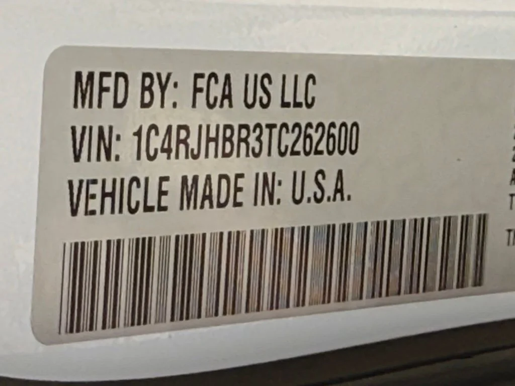 New 2026 Bright White Clear-Coat Exterior Paint Jeep Limited image 39