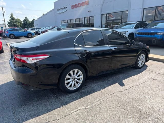 Used 2019  Toyota LE image 5
