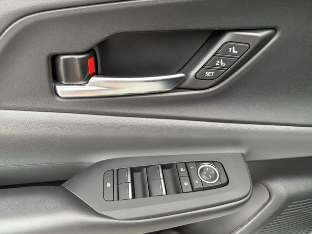 2025 Toyota Prius Limited - Photo 10