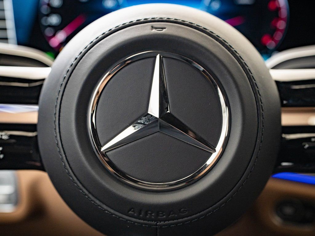 New 2026 MANUFAKTUR Moonlight White Metallic Mercedes-Benz GLS 450 image 30