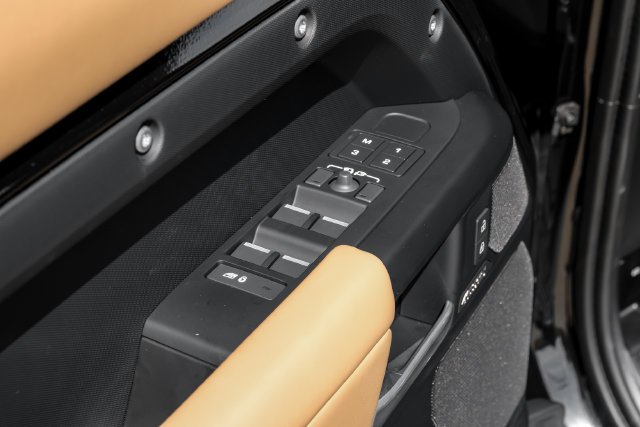 New 2026 Santorini Black Land Rover X-Dynamic SE image 44