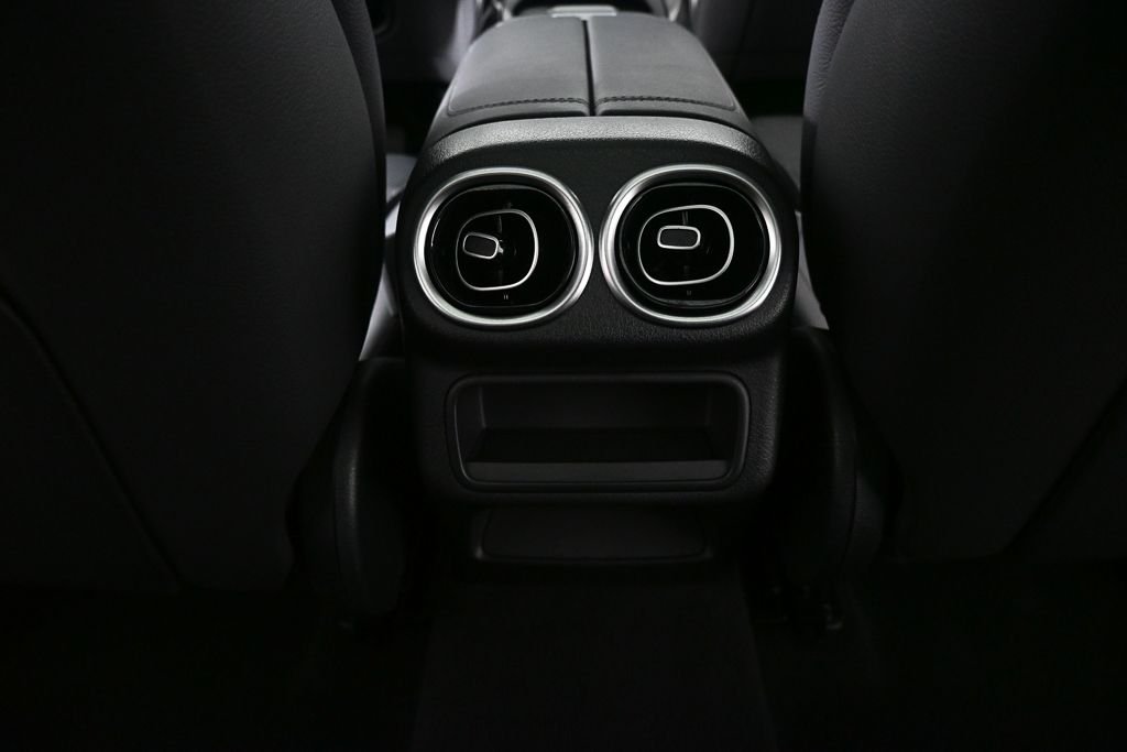 Certified Used 2026  Mercedes-Benz GLC 300 image 17