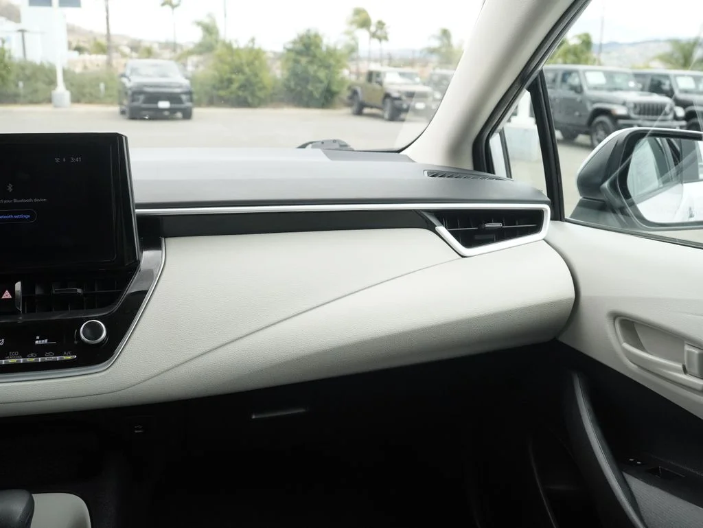 Certified Used 2025 Silver Toyota LE image 31