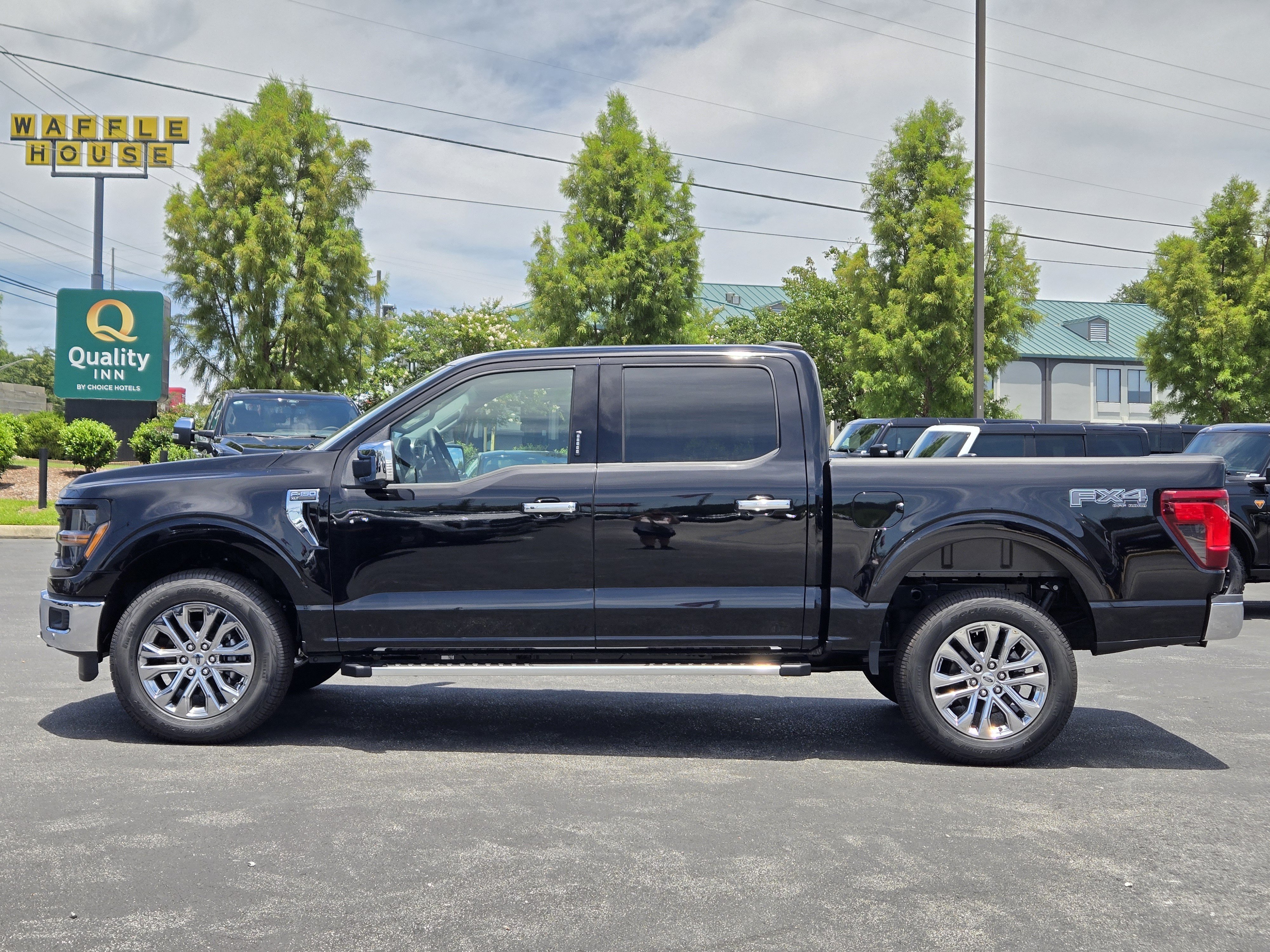 New 2026 AGATE BLACK METALLIC FORD XLT image 13