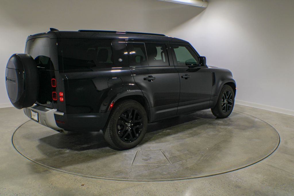 Certified Used 2023 Santorini Black Metallic Land Rover SE image 5