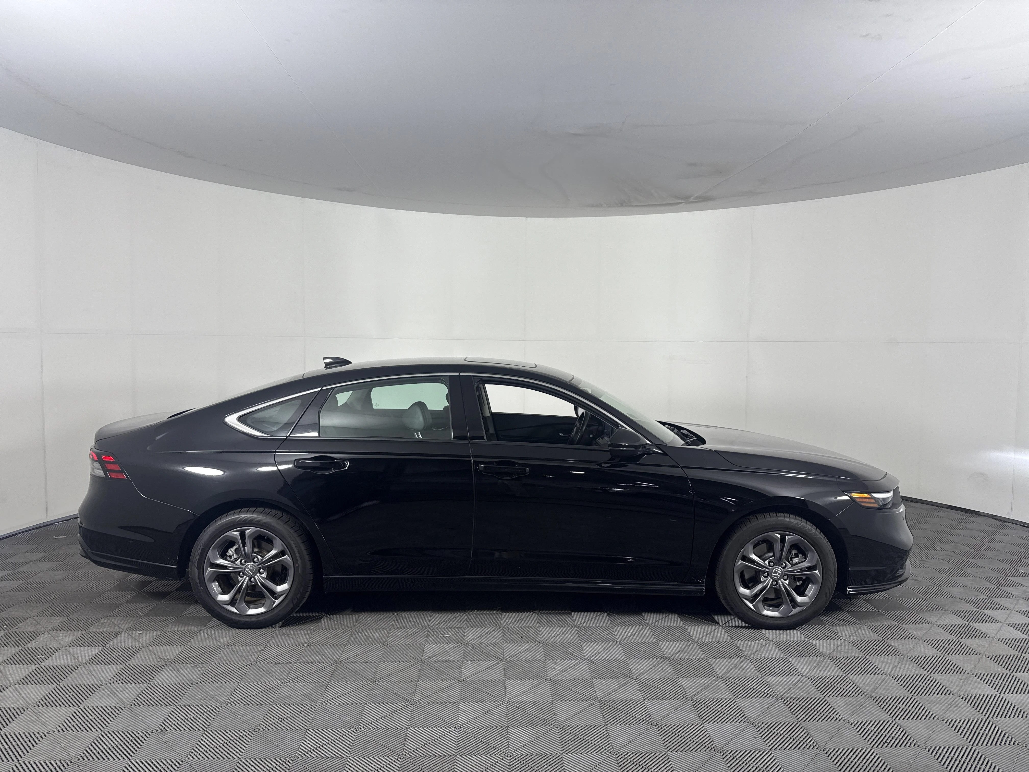 2024 Honda Accord Hybrid EX-L - Photo 3