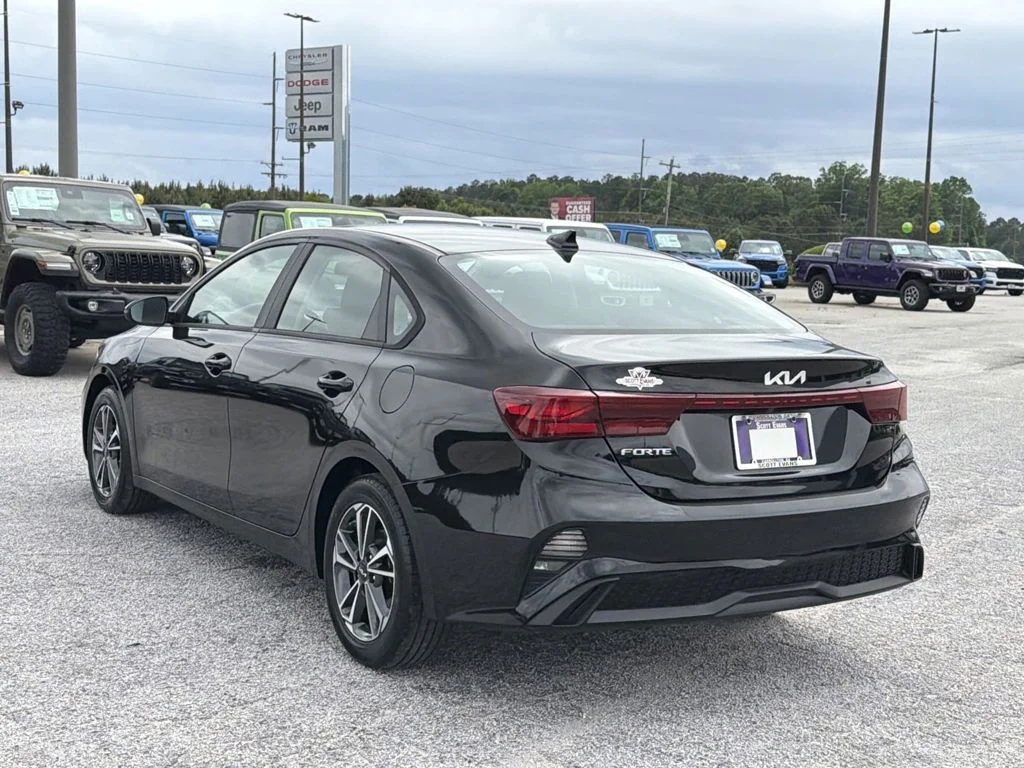 Used 2023 Black Kia LXS image 8