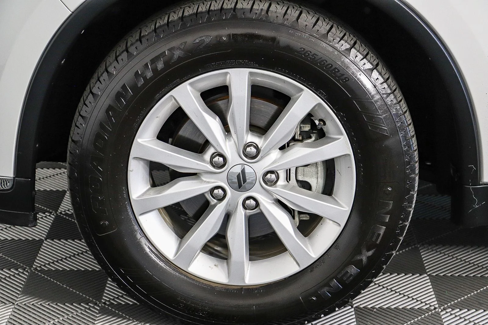 Used 2019 White Dodge SXT image 11