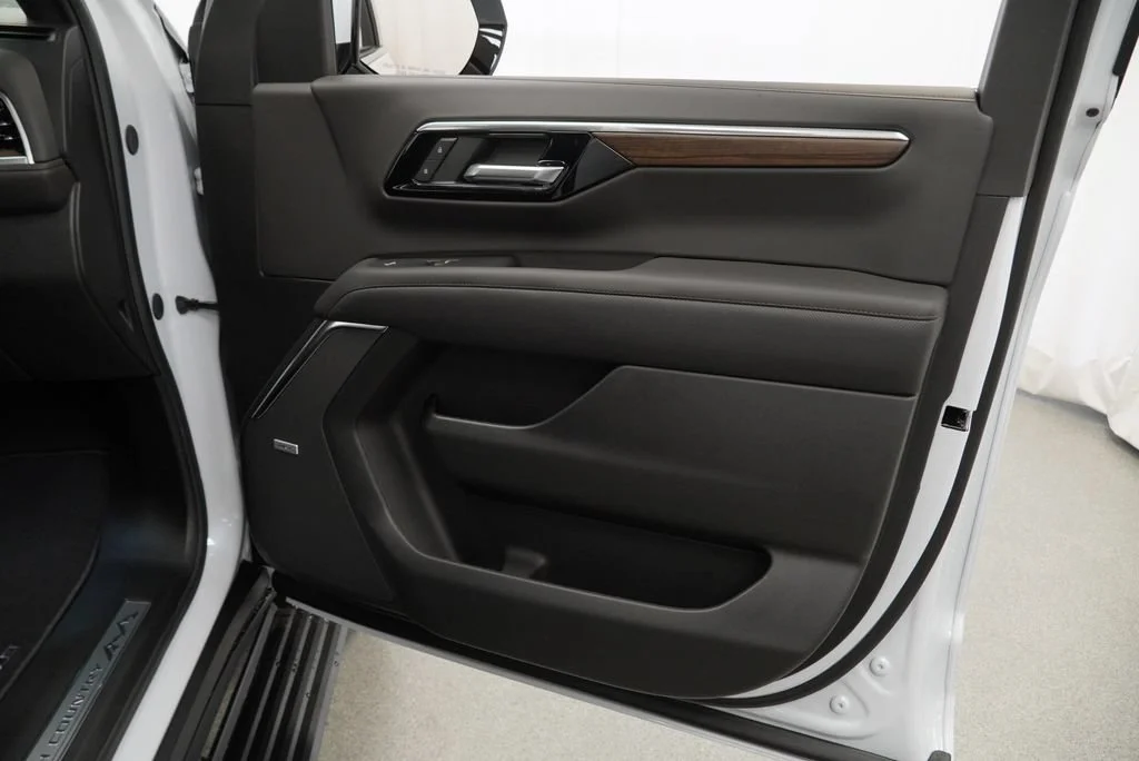 New 2026 Polar White Tricoat Chevrolet High Country image 30