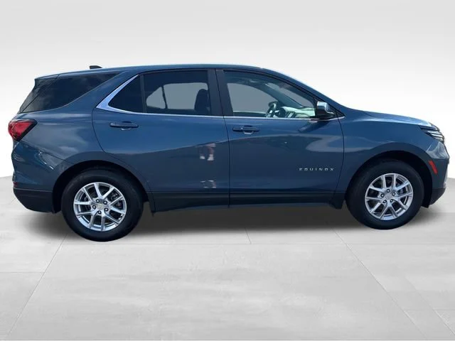 Used 2024 Lakeshore Blue Metallic Chevrolet LT image 8