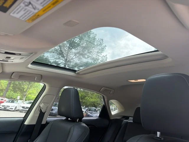 Used 2018 Silver Lexus 300h image 22