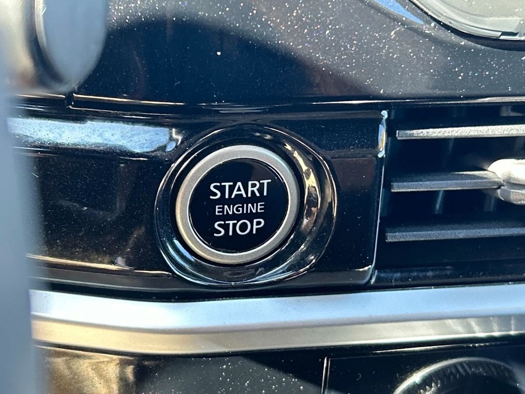 Used 2022 Blue Nissan SL image 24