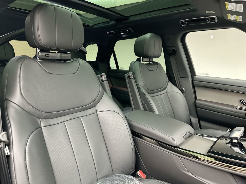 New 2026 Borasco Grey Metallic Land Rover SE image 6