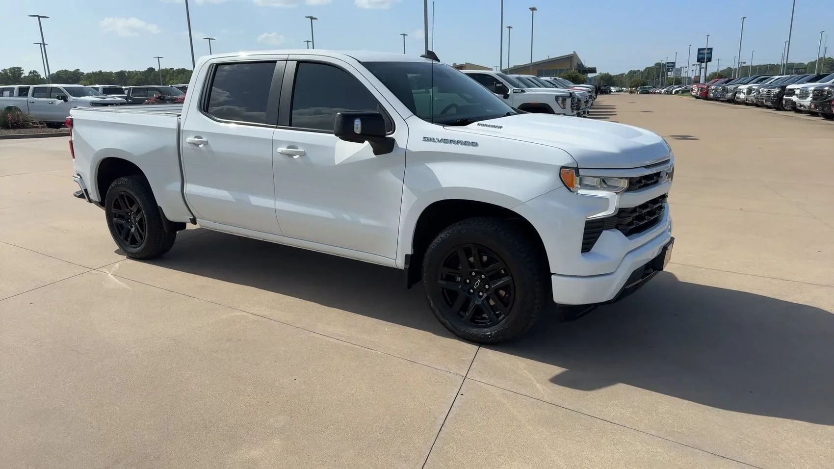 Used 2024 Summit White Chevrolet RST image 3