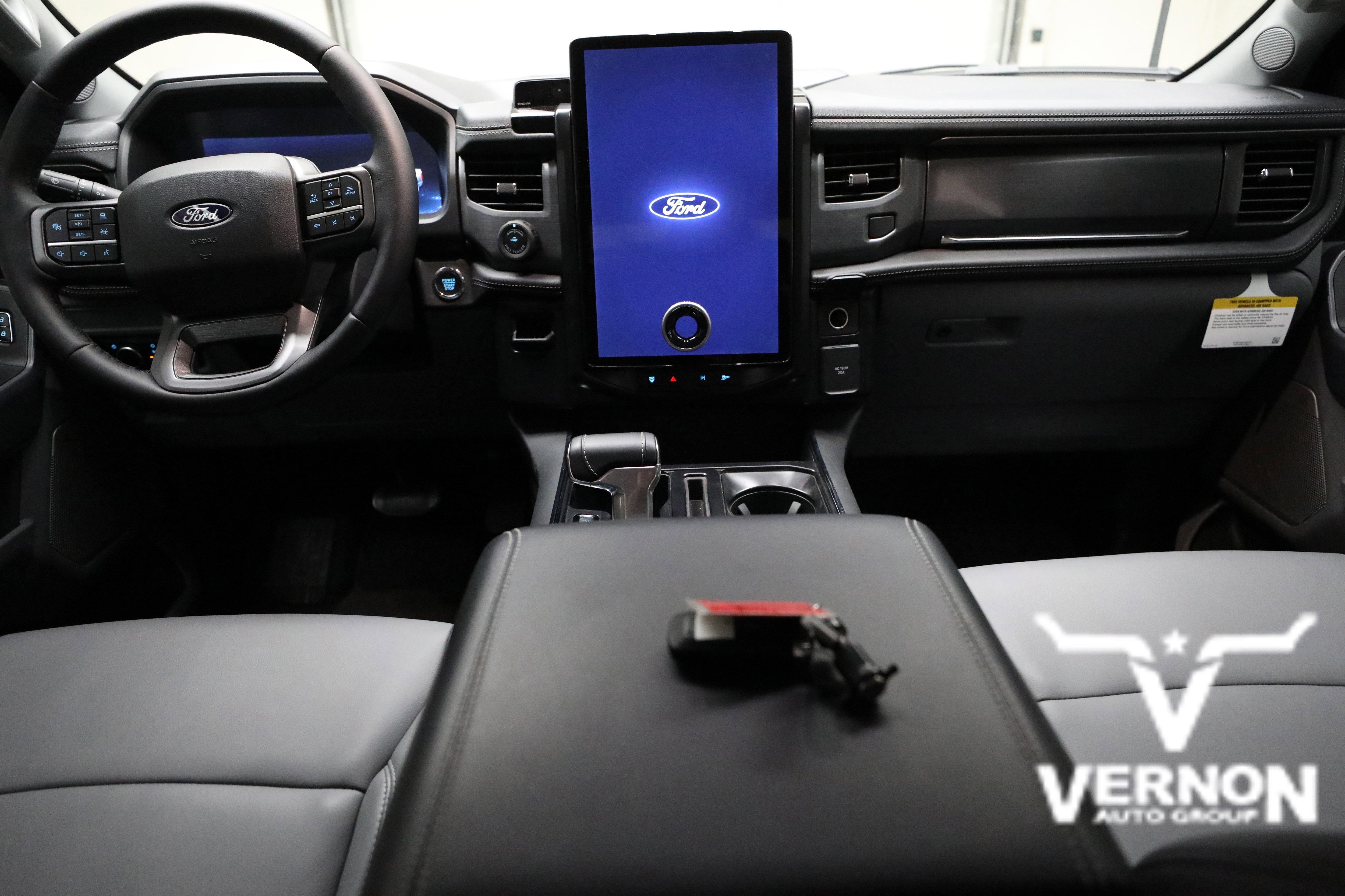 2025 Ford F-150 Lightning Flash - Photo 13