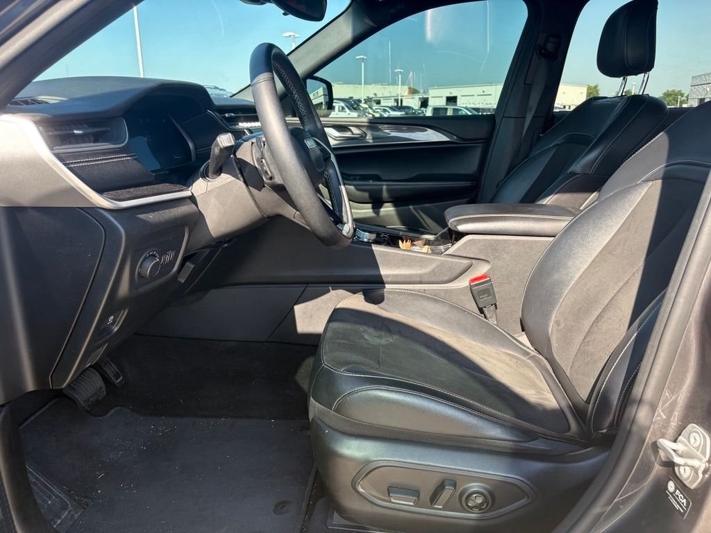 Used 2022 Baltic Gray Metallic Clearcoat Jeep Altitude image 13