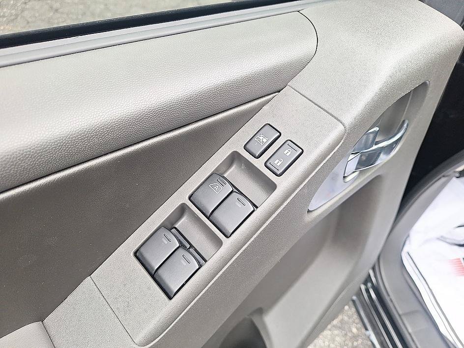 Certified Used 2020 Magnetic Black Pearl Nissan PRO-4X image 10