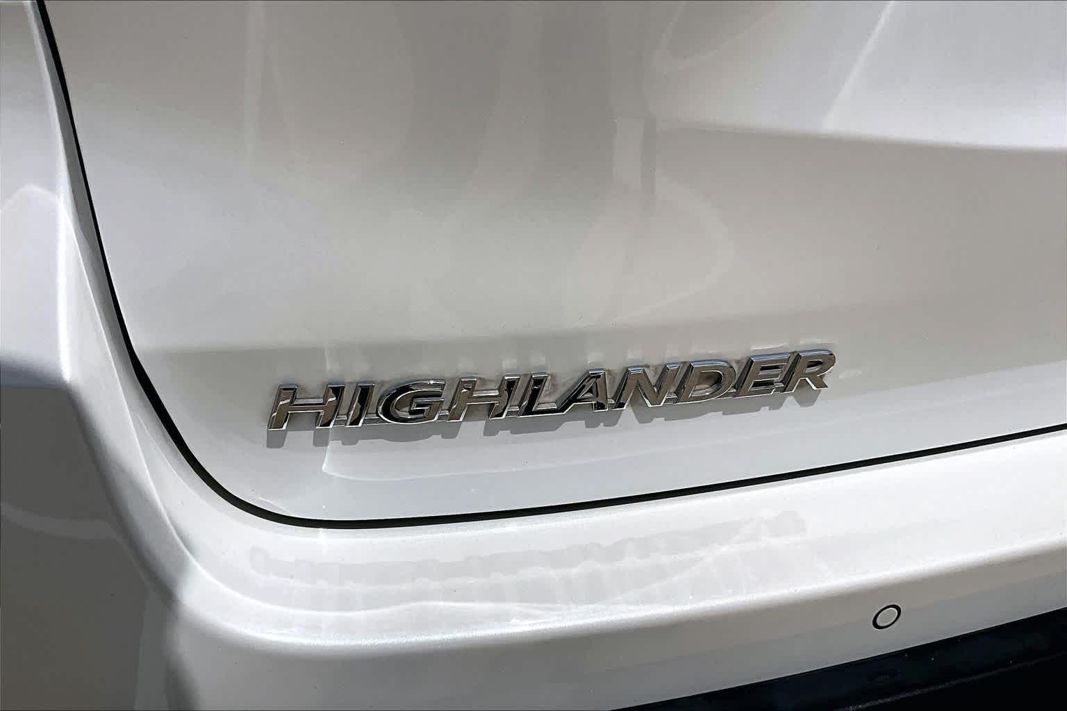 Used 2018 Blizzard Pearl Toyota Limited image 10