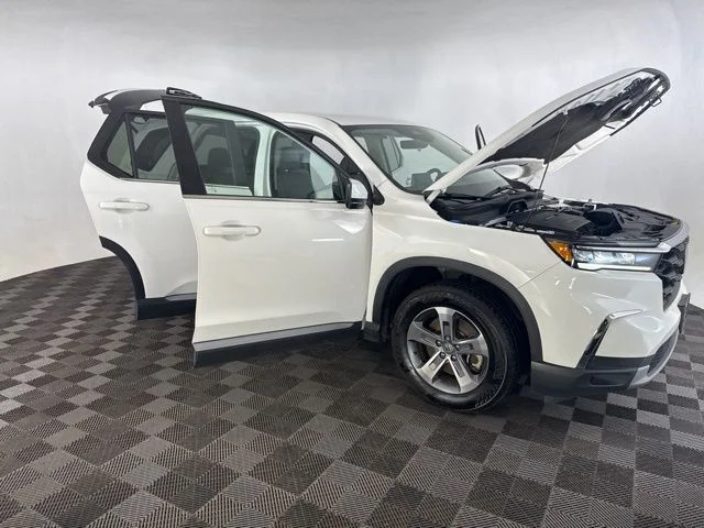 Used 2023 White Honda EX-L image 12