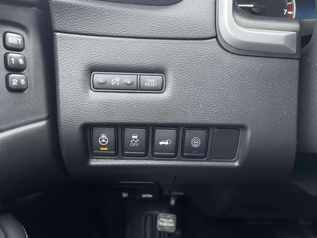 Used 2021 Magnetic Black Pearl Nissan SL image 17