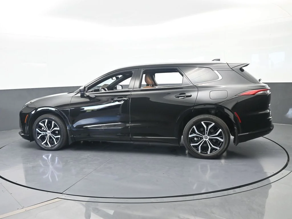 Used 2025 Black Toyota XLE image 3