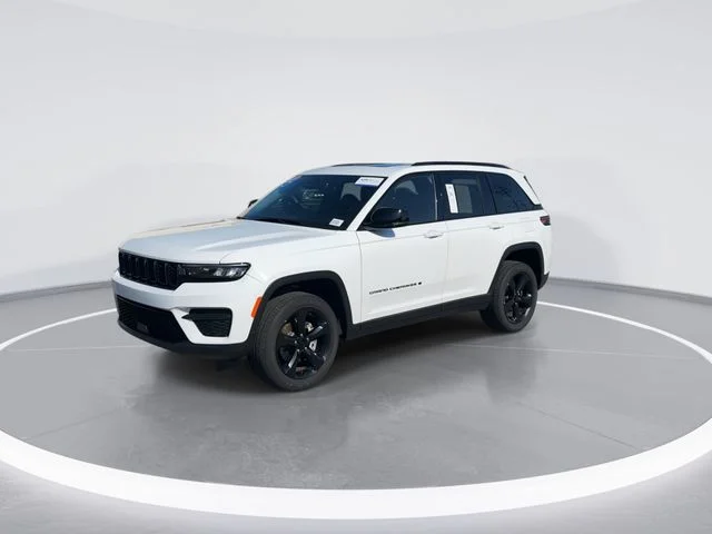 Used 2022 White Jeep Altitude image 3