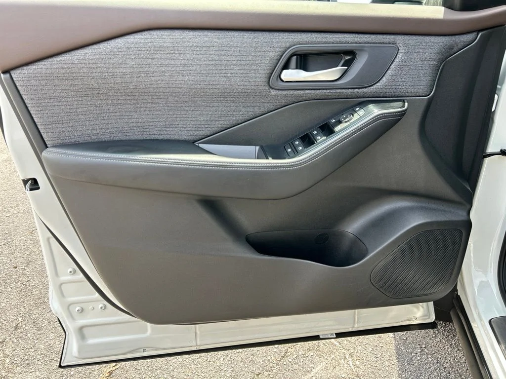 Used 2023 White Nissan SV image 12