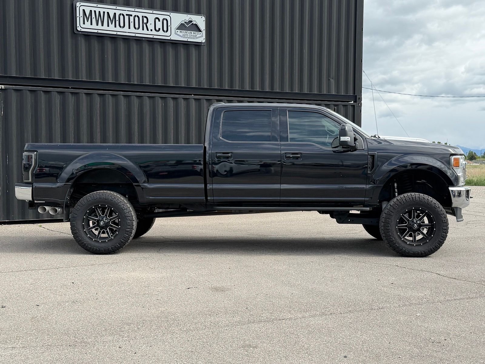 View vehicle photo 3