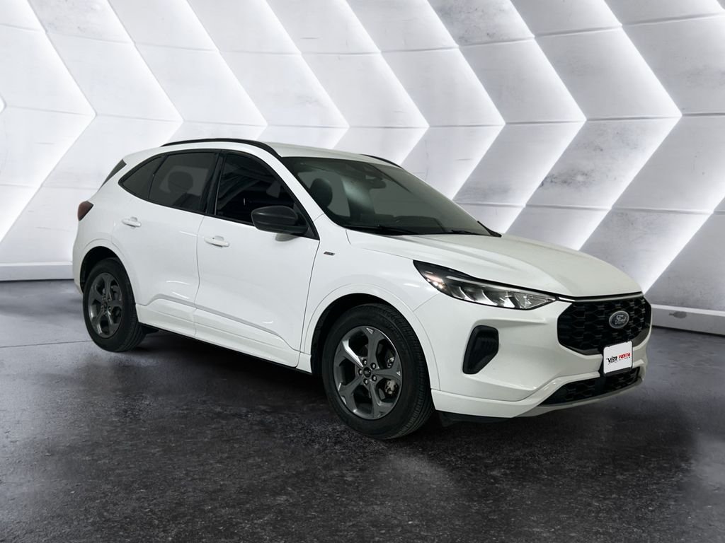 2023 Ford Escape ST-Line FWD's photo