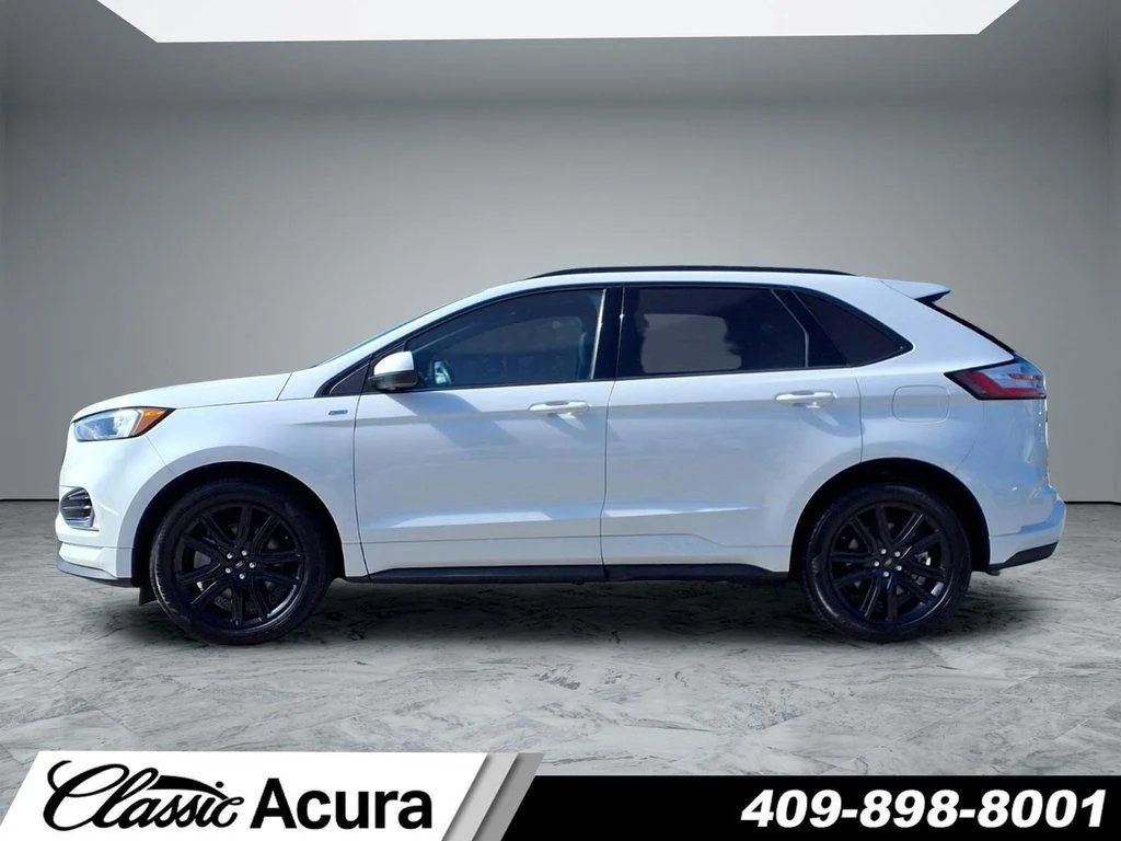 Used 2024 Star White Metallic Tri-Coat Ford ST-Line image 7