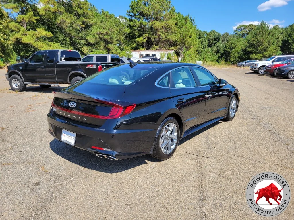 Used 2023 Black Hyundai SEL image 6