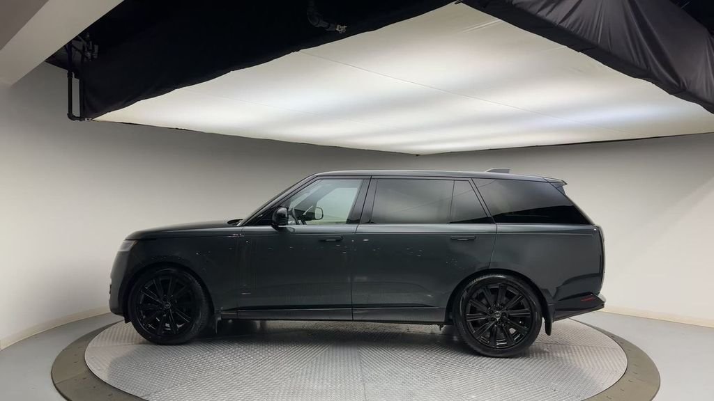 Certified Used 2023 Belgravia Green Metallic Land Rover SE image 5