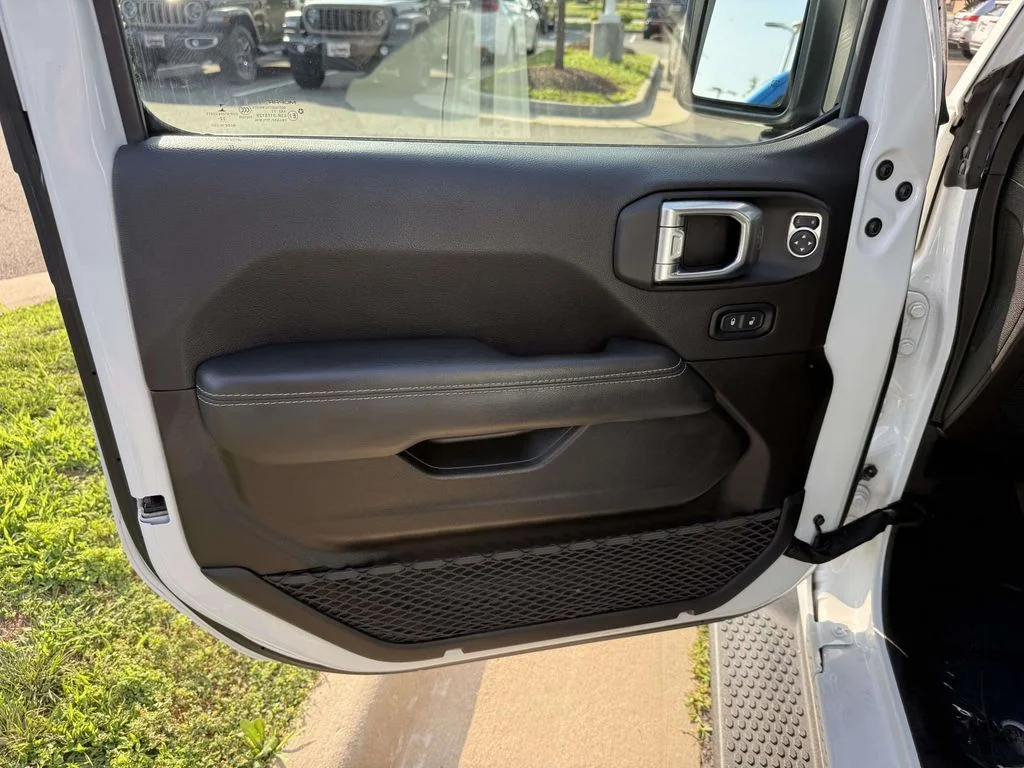 Used 2023 White Jeep Sahara 4xe image 32